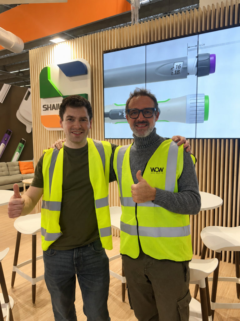 Massimo di WOW Design con il cliente Shaily alla fiera di Francoforte