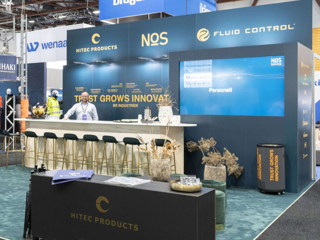 Stand modulare NOS e Hitec Products con bancone e schermo